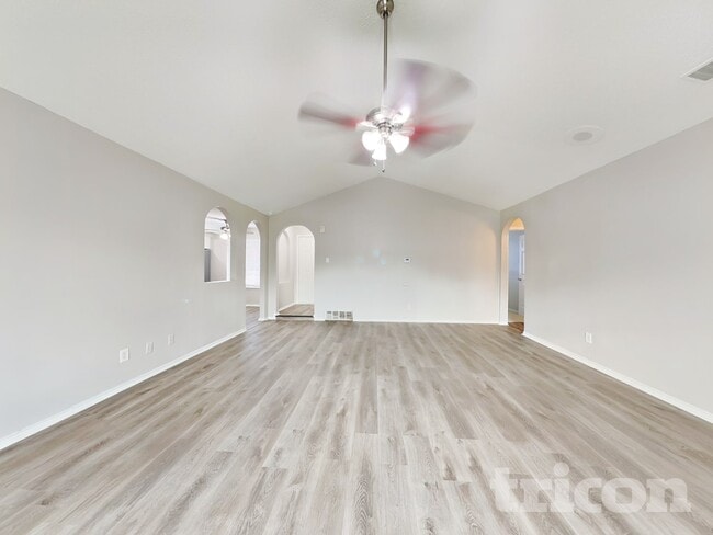 Photo - 1142 Shadyglen Cir