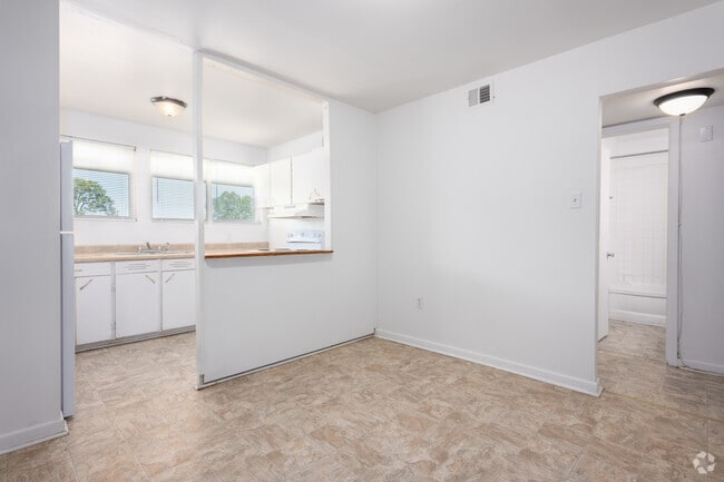 2BR, 1BA - 850SF - Dining Room
