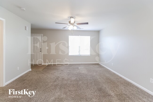 Photo - 528 Ellingsworth Ln