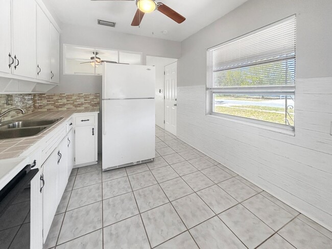 Photo - Ideal/Centrally Located 2 bed 1 Bath House in St Pete