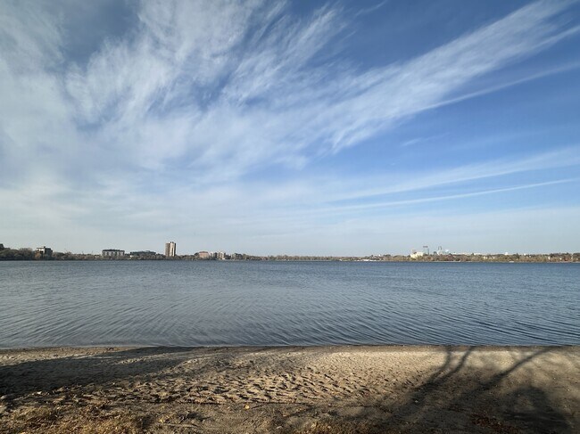 Photo - 3144 W Bde Maka Ska Blvd Unidad 101