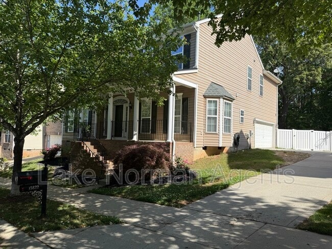 Building Photo - 15622 Troubadour Ln