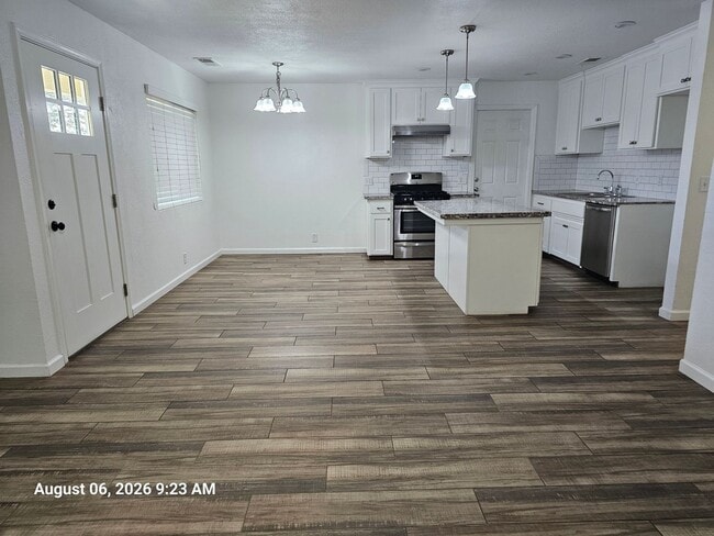 Photo - 1553 E Stockham Ave