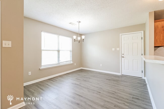 Photo - 910 James Madison Dr