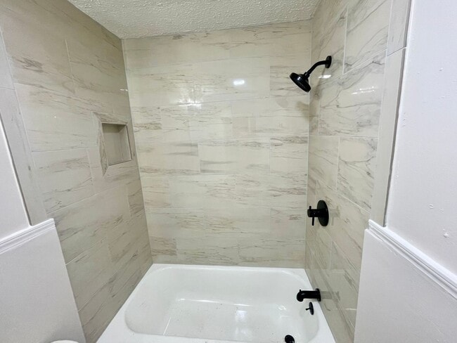 Photo - 1 Bedroom/1 Bath Duplex Unit Available for Rent in Brandon 042!