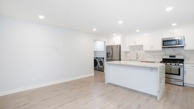 Photo - 12258 Vanowen St