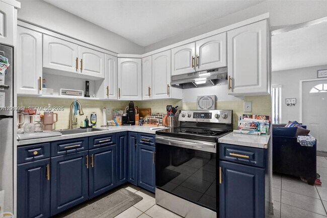 Photo - 6791 Scott St
