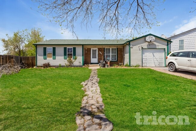 Building Photo - 2882 Dickens Dr