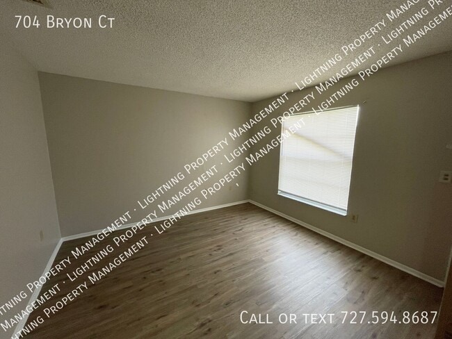Photo - 704 Bryon Ct