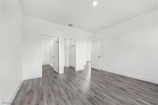 Photo - 1217 Cellini St E