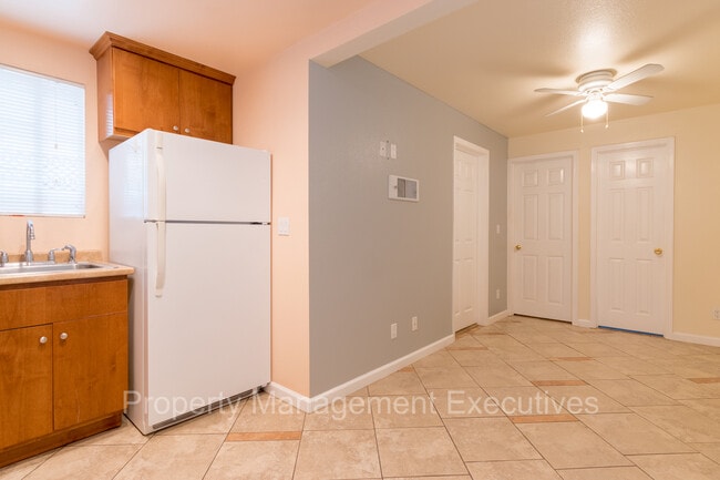 Photo - Smaller 2 Bedroom, 1 Bath Duplex Unit with Garage & Washer/Dryer Hook-Ups Unidad 4335 1/2 Louisiana Street