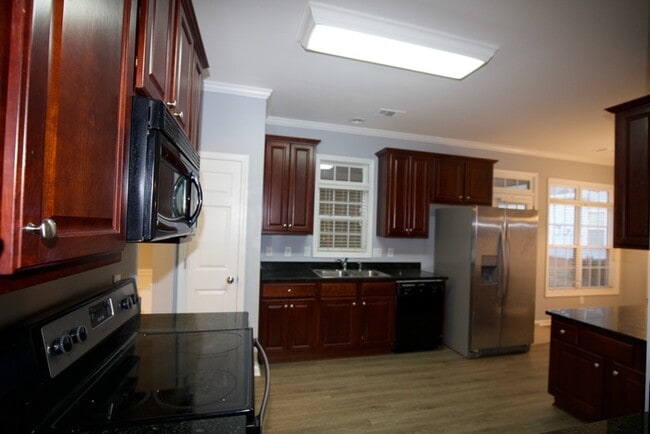 Photo - 7897 The Lakes Point