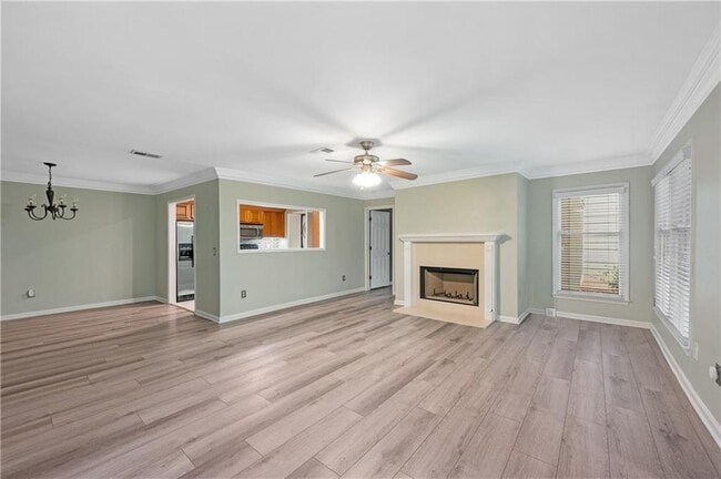 Photo - 601 Abingdon Way NE
