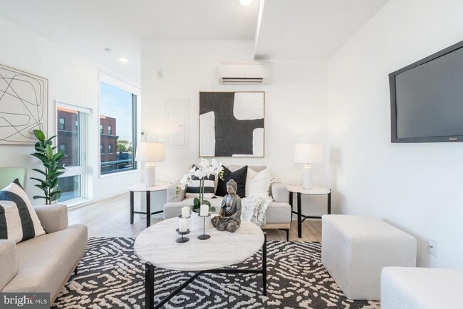 Photo - 1131-39 N Front St Unit 503