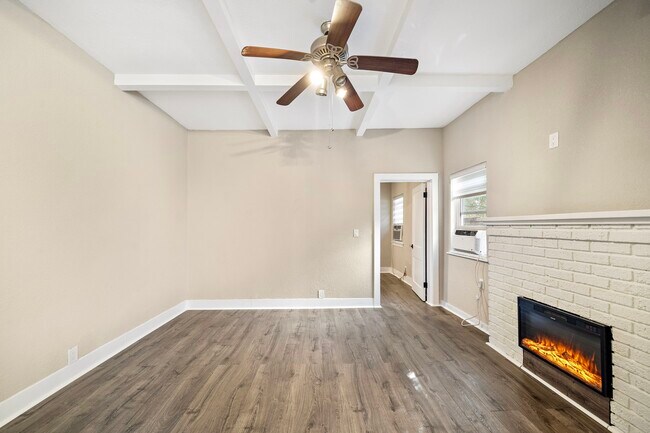 Photo - 4618 McKinney St Unit 1