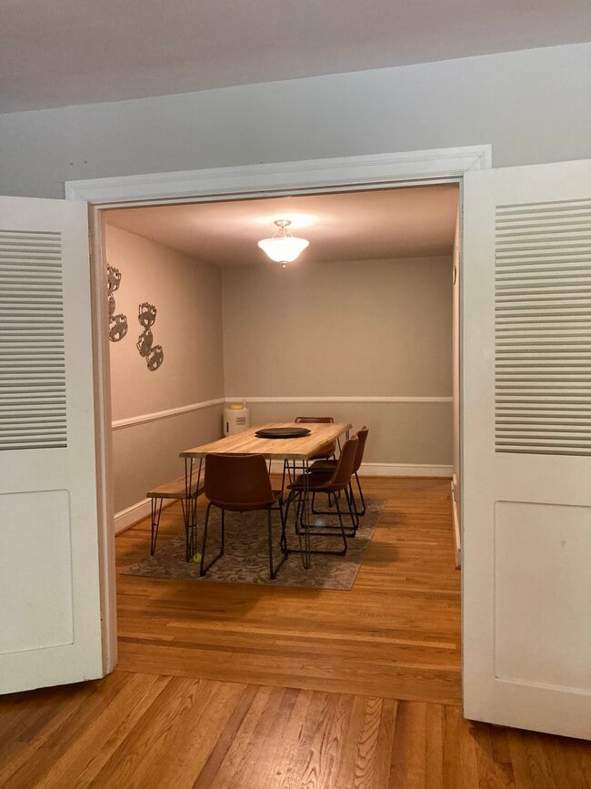 Photo - 2835 Barmettler St