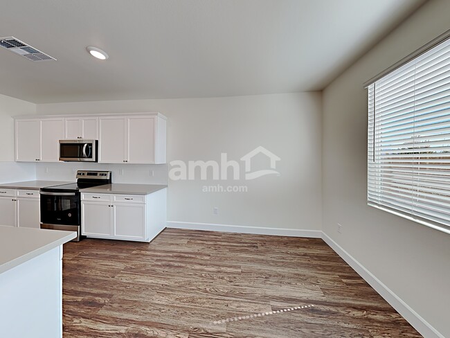 Photo - 2021 Reaves Wy