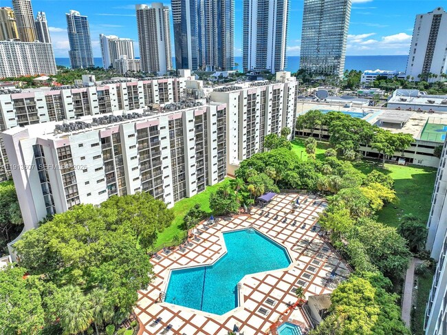 Building Photo - 17021 N Bay Rd Unit 105