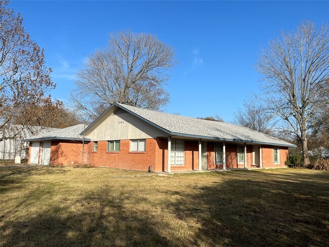 Photo - 1942 Center St