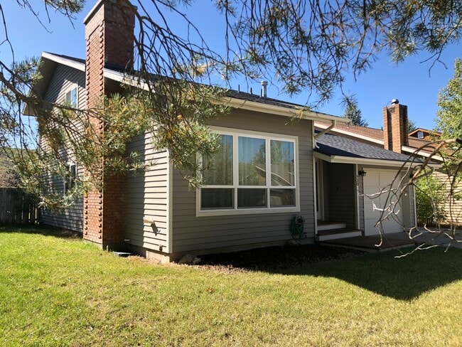 Building Photo - Trailside Single Family Home
