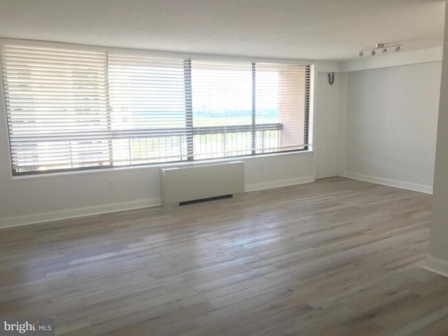 Building Photo - 3705 S George Mason Dr Unit 1903S