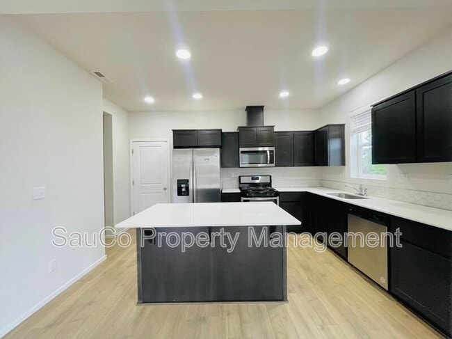 Photo - 16390 NW Ernst St