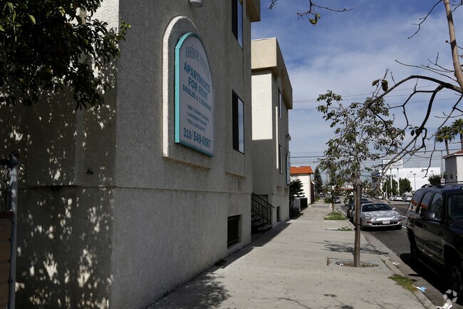 Photo - 633 Broad Ave.