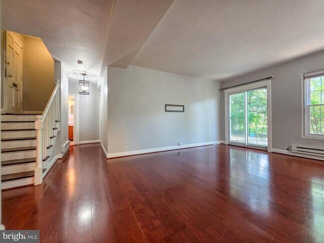 Photo - 3710 Gunston Rd