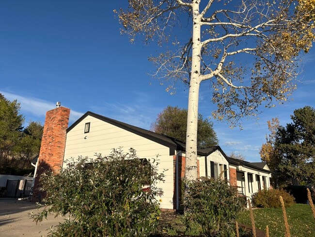 Building Photo - 2713 Northcrest Dr