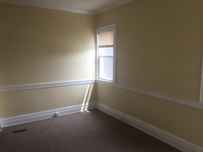 Photo - 704 10th Ave