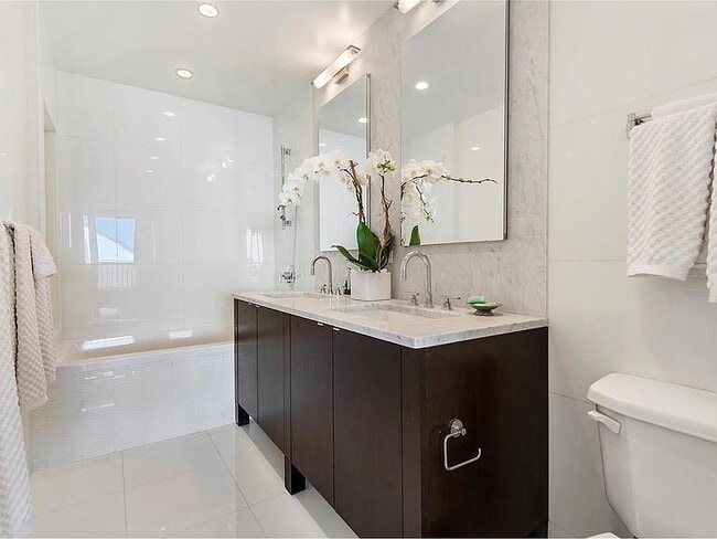 Photo - "Spacious 2-Bed, 2-Bath Oasis in the Heart of Harlem – 1377 Sq Ft of Urban Comfort!"