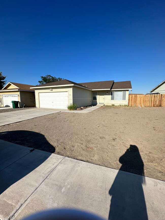 Photo - 346 Emigrant Way