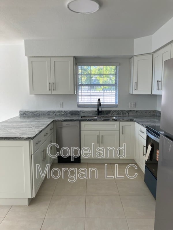 Photo - 2700 Miriam St S