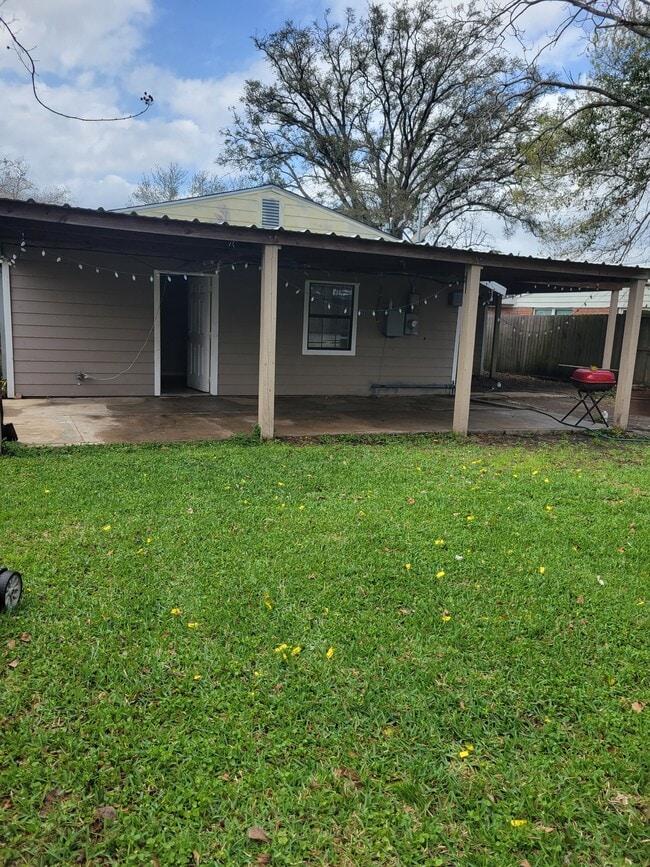 Photo - 2115 Raspberry Ln