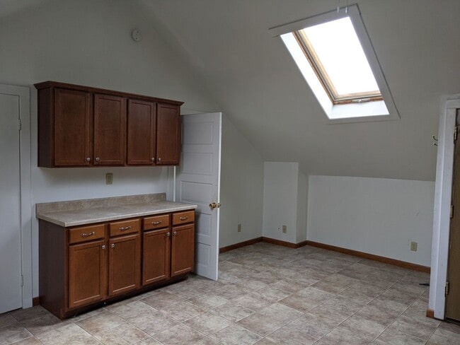 Photo - FALL 2026 AVAILABILITY!!!  2-bedroom, 1-bath apartment across from Kinnick and UIHC Unidad 727-UP