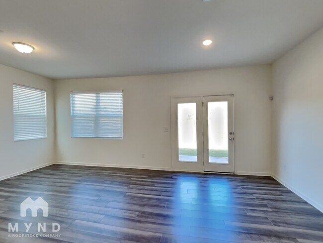 Photo - 133 Swindon Dr