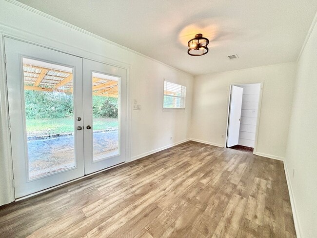 Photo - 3460 Rothschild Dr