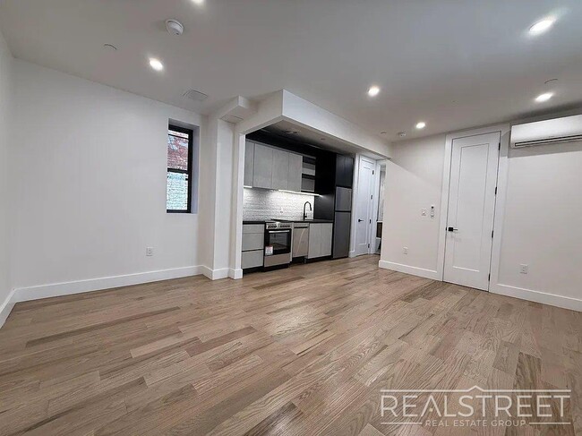 Photo - Modern Brooklyn Living with Everyday Convenience Unidad 2B
