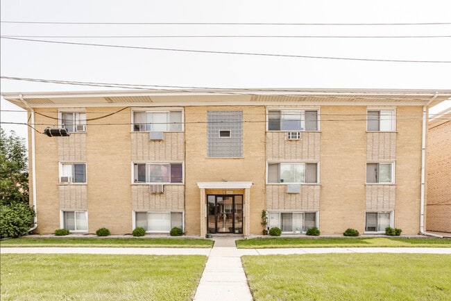 Building Photo - 7005 W Gunnison St Rental