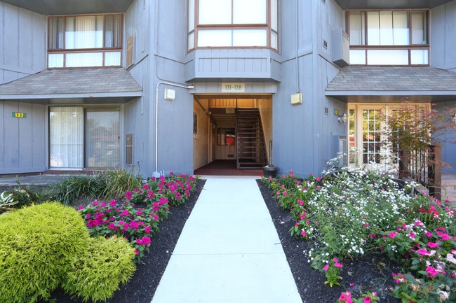 Stonington Court Apartments