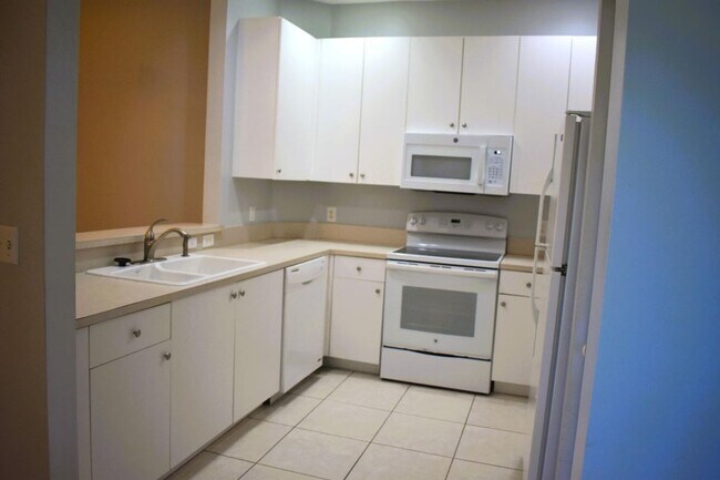 Building Photo - 102 Lighthouse Cir