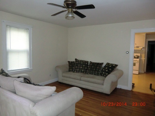 living room - 116 Clay St Unit 1L