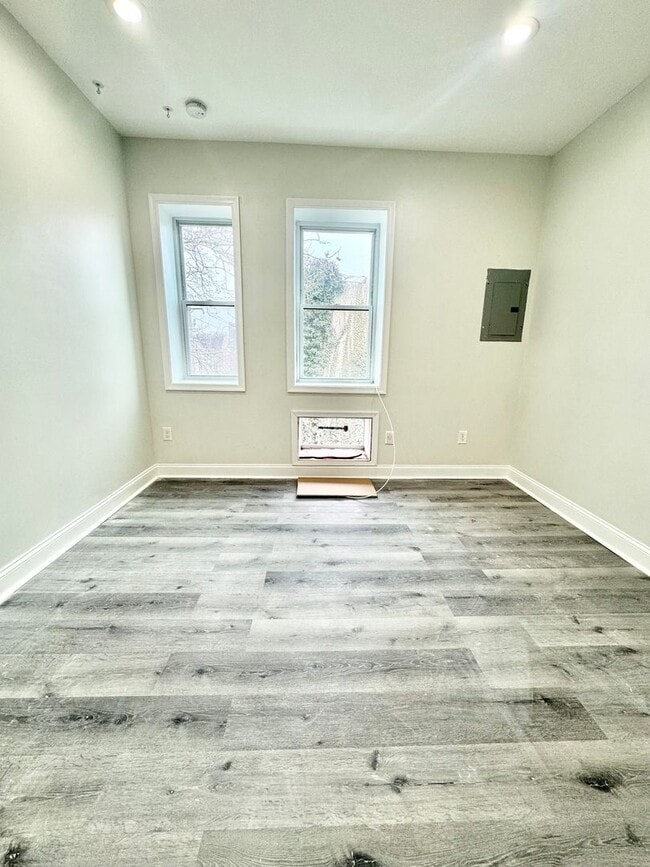 5002 Walnut St Unit 3R