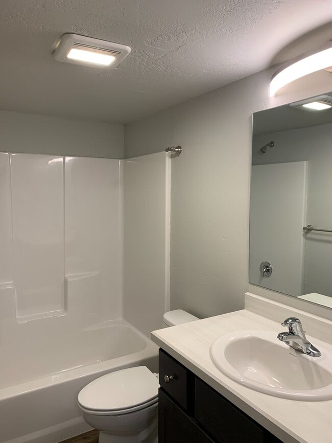 Photo - Immaculate 4-5 bed 3.5 Bath Townhouse