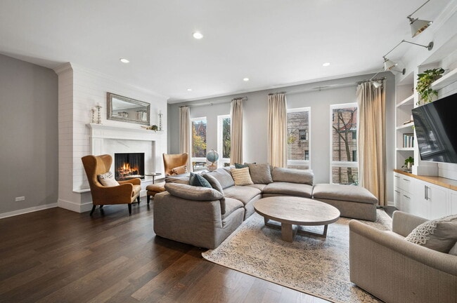 Photo - 232 E 18th St