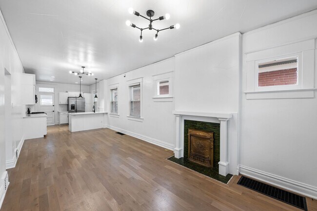 Building Photo - Charming Duplex in Wash Park! Rental
