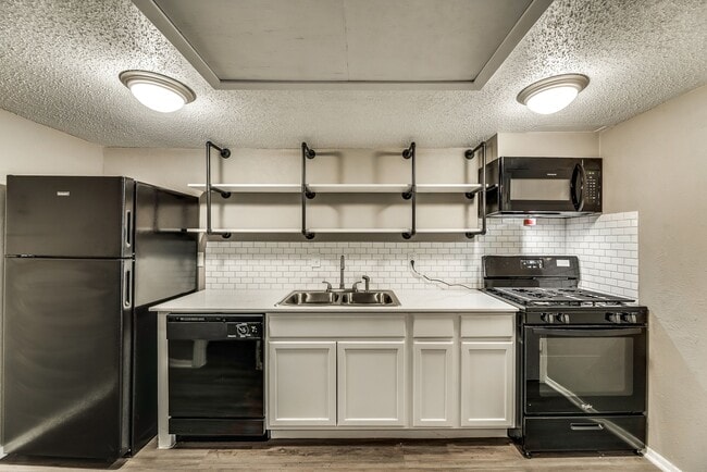 Photo - Pinewoods Apartments