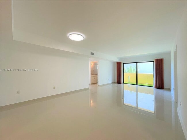 Photo - 2924 Collins Ave Unidad 403