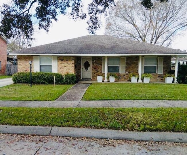 Photo - 4 Bedroom, 2 Bath Newly Renovated House for Lease