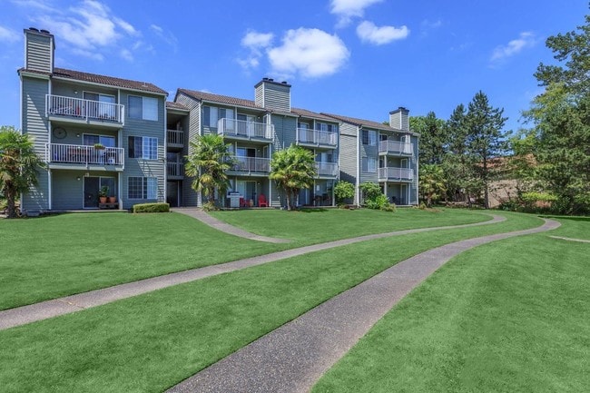 Sammamish Beach Club Apartments - Sammamish Beach Club Apartments